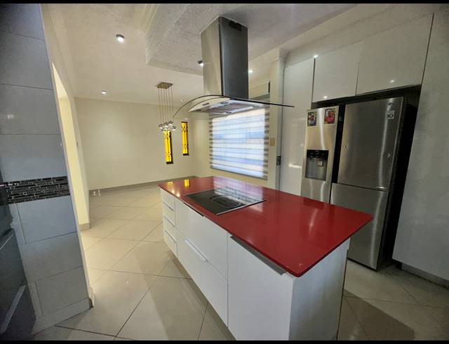 3 BEDROOM FREEHOLD TO LET IN LINDHAVEN